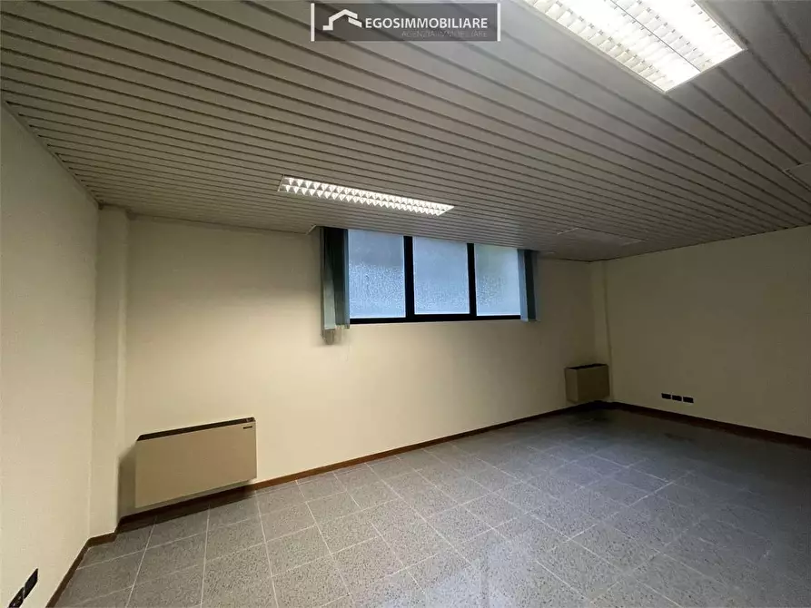 Immagine 2 di Ufficio in affitto  in Via Guglielmo Marconi  133 a Desenzano Del Garda