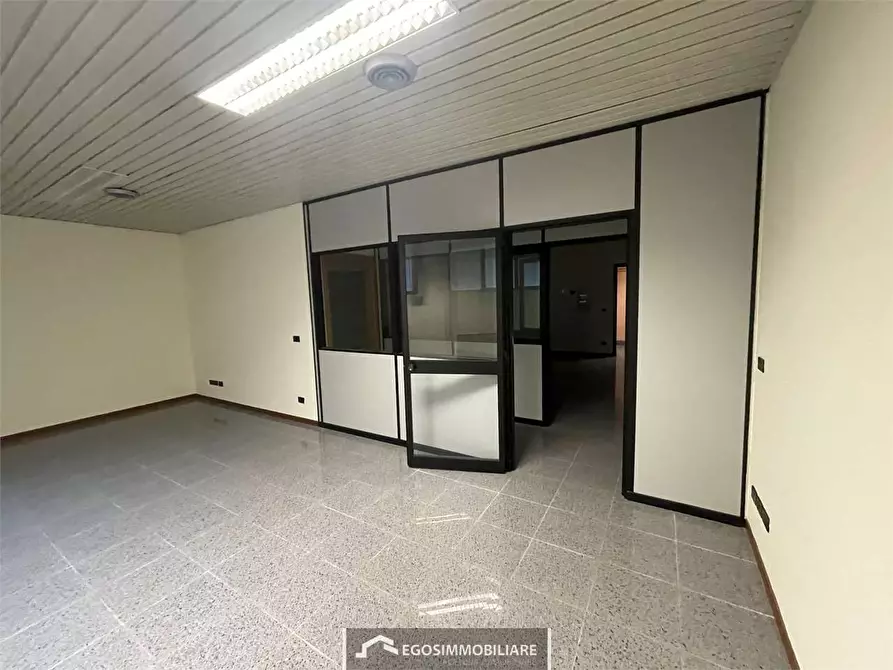 Immagine 3 di Ufficio in affitto  in Via Guglielmo Marconi  133 a Desenzano Del Garda