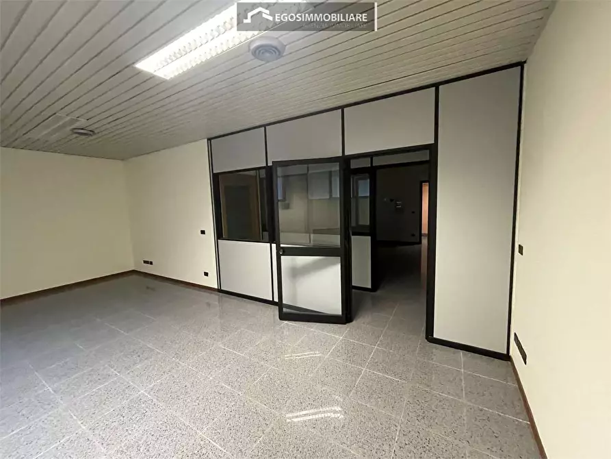 Immagine 3 di Ufficio in affitto  in Via Guglielmo Marconi  133 a Desenzano Del Garda