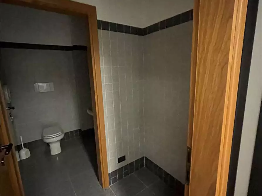 Immagine 5 di Ufficio in affitto  in Via Guglielmo Marconi  133 a Desenzano Del Garda