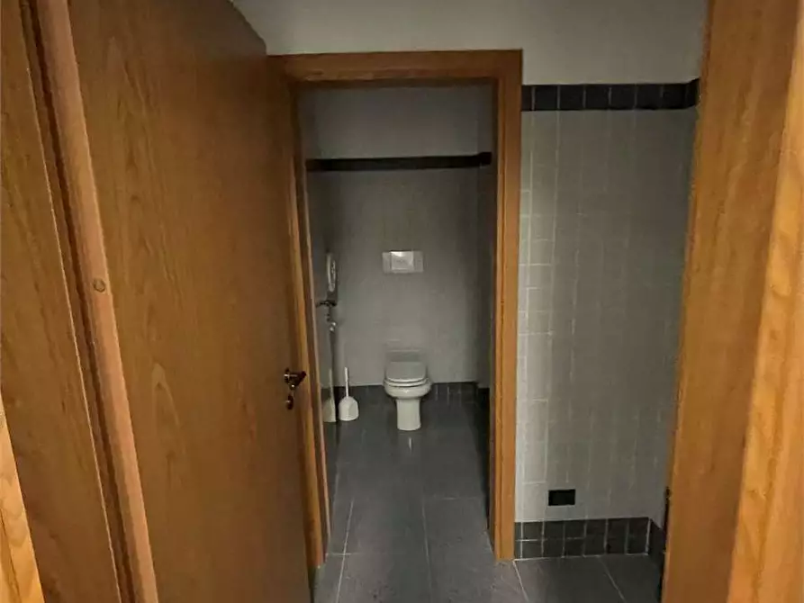 Immagine 6 di Ufficio in affitto  in Via Guglielmo Marconi  133 a Desenzano Del Garda