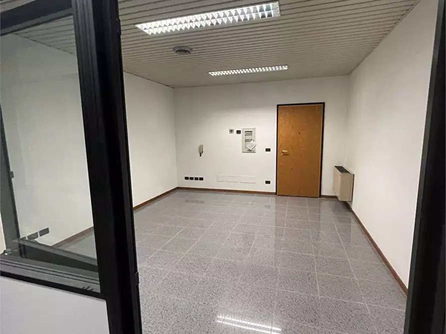 Immagine 7 di Ufficio in affitto  in Via Guglielmo Marconi  133 a Desenzano Del Garda
