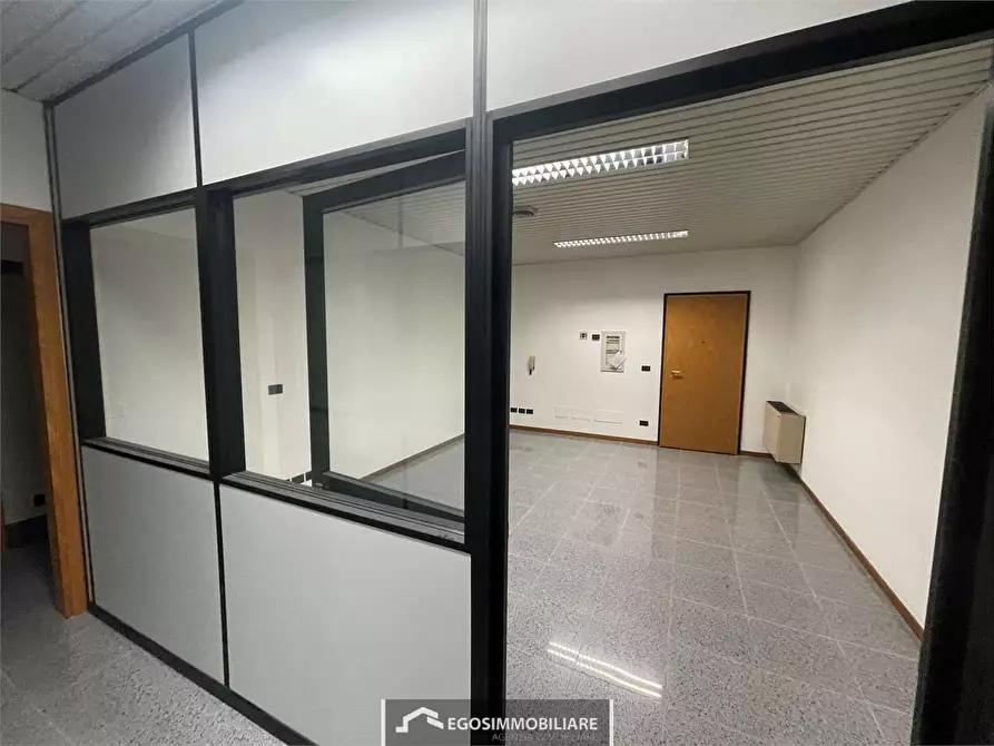 Immagine 8 di Ufficio in affitto  in Via Guglielmo Marconi  133 a Desenzano Del Garda