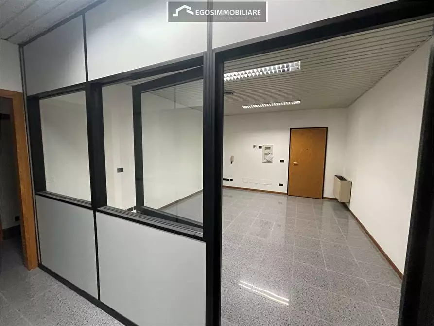 Immagine 8 di Ufficio in affitto  in Via Guglielmo Marconi  133 a Desenzano Del Garda