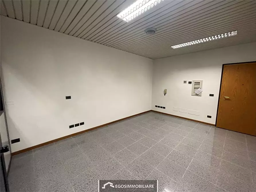 Immagine 9 di Ufficio in affitto  in Via Guglielmo Marconi  133 a Desenzano Del Garda