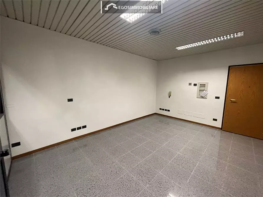 Immagine 9 di Ufficio in affitto  in Via Guglielmo Marconi  133 a Desenzano Del Garda
