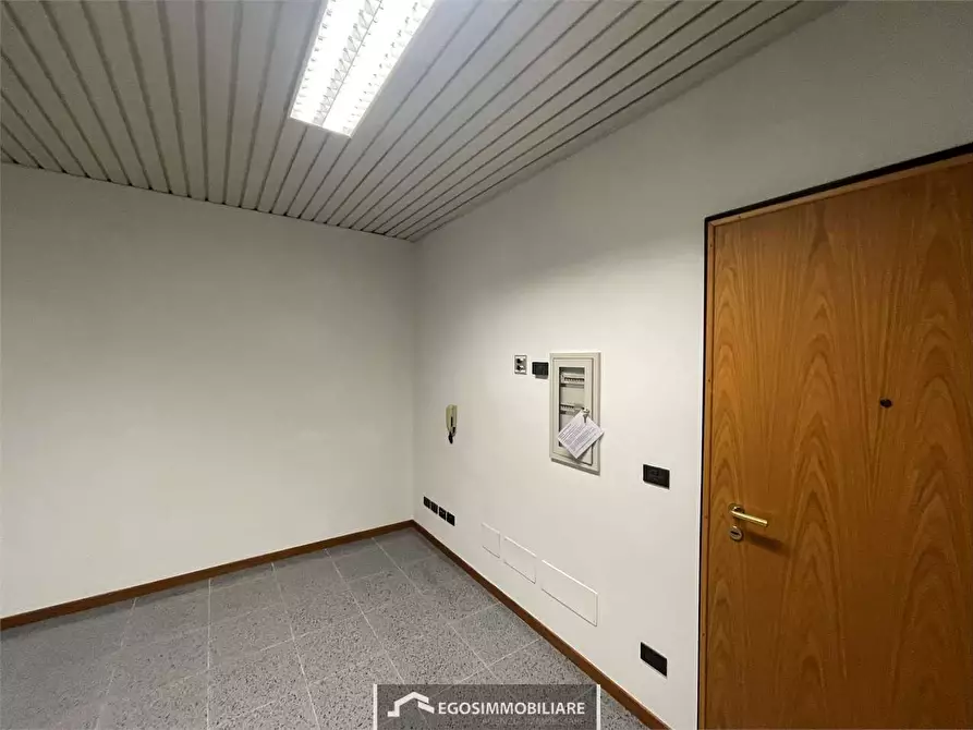 Immagine 10 di Ufficio in affitto  in Via Guglielmo Marconi  133 a Desenzano Del Garda