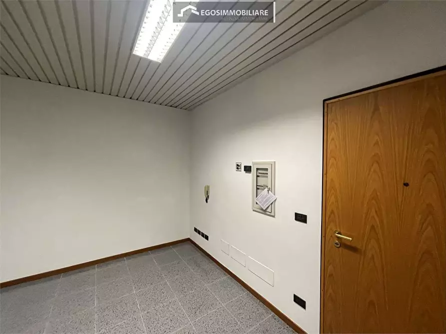 Immagine 10 di Ufficio in affitto  in Via Guglielmo Marconi  133 a Desenzano Del Garda