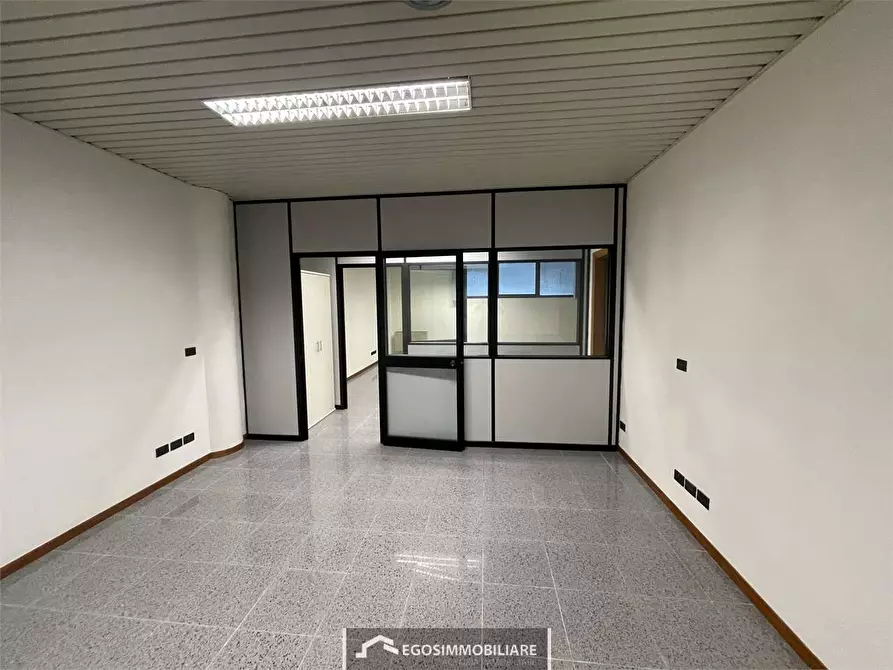 Immagine 11 di Ufficio in affitto  in Via Guglielmo Marconi  133 a Desenzano Del Garda