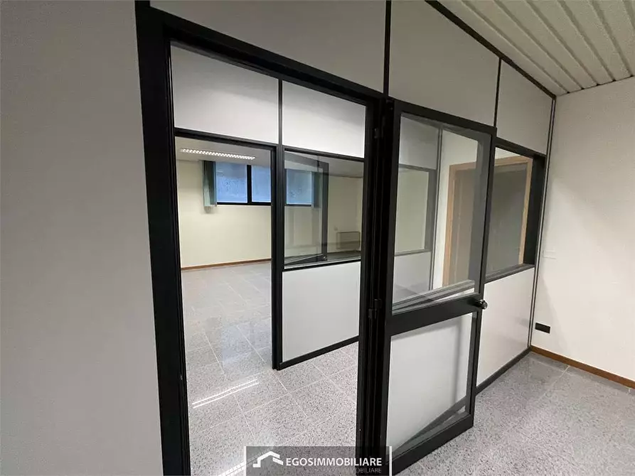 Immagine 13 di Ufficio in affitto  in Via Guglielmo Marconi  133 a Desenzano Del Garda