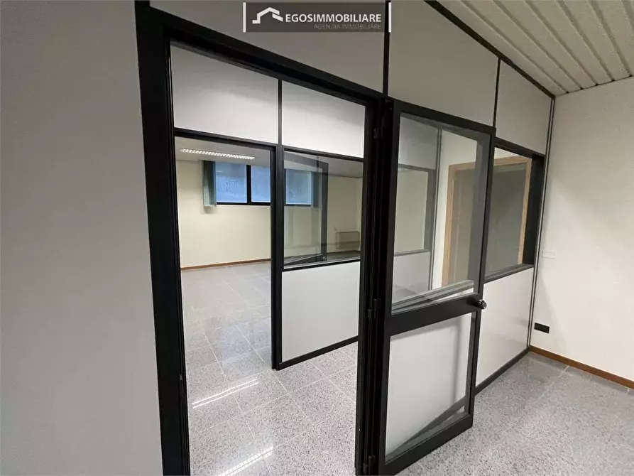 Immagine 13 di Ufficio in affitto  in Via Guglielmo Marconi  133 a Desenzano Del Garda