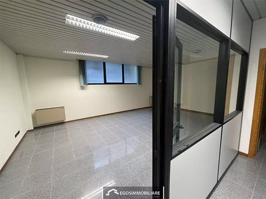 Immagine 14 di Ufficio in affitto  in Via Guglielmo Marconi  133 a Desenzano Del Garda