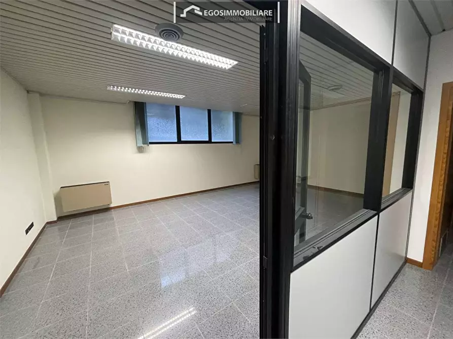 Immagine 14 di Ufficio in affitto  in Via Guglielmo Marconi  133 a Desenzano Del Garda