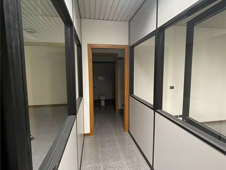 Immagine 15 di Ufficio in affitto  in Via Guglielmo Marconi  133 a Desenzano Del Garda