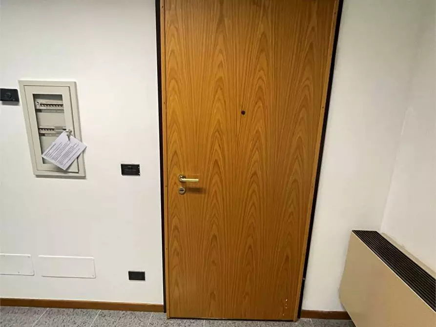 Immagine 16 di Ufficio in affitto  in Via Guglielmo Marconi  133 a Desenzano Del Garda