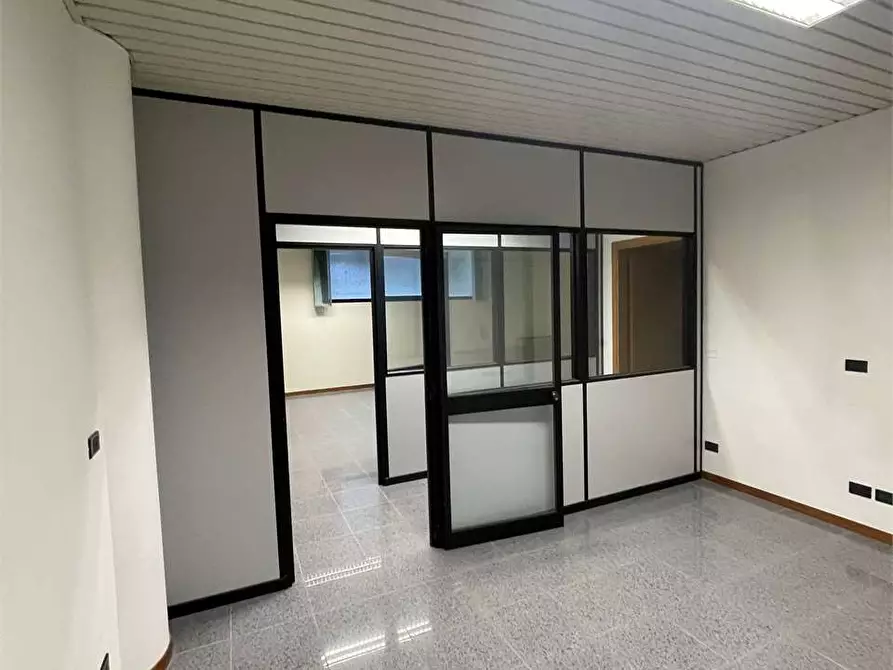 Immagine 17 di Ufficio in affitto  in Via Guglielmo Marconi  133 a Desenzano Del Garda