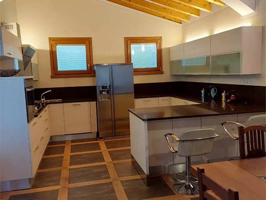 Immagine 1 di Villa in vendita  in Via Chiodi a Sirmione