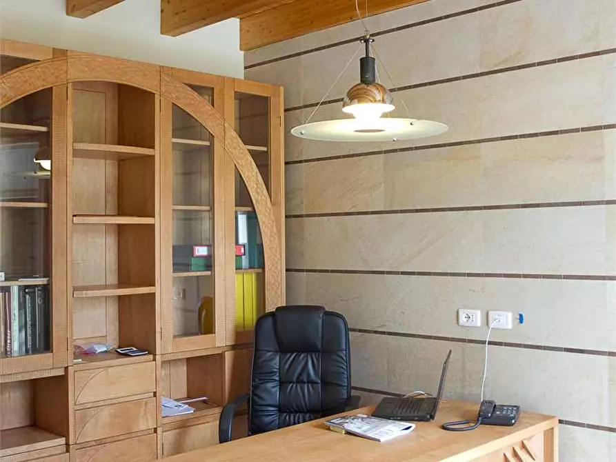 Immagine 3 di Villa in vendita  in Via Chiodi a Sirmione