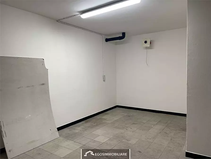 Immagine 2 di Capannone industriale in vendita  a Desenzano Del Garda