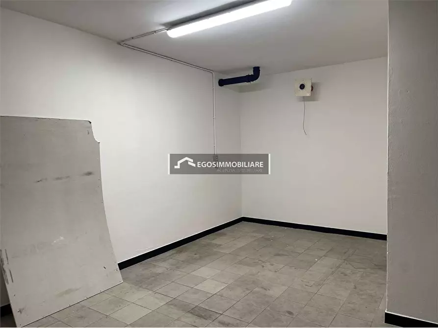 Immagine 2 di Capannone industriale in vendita  a Desenzano Del Garda