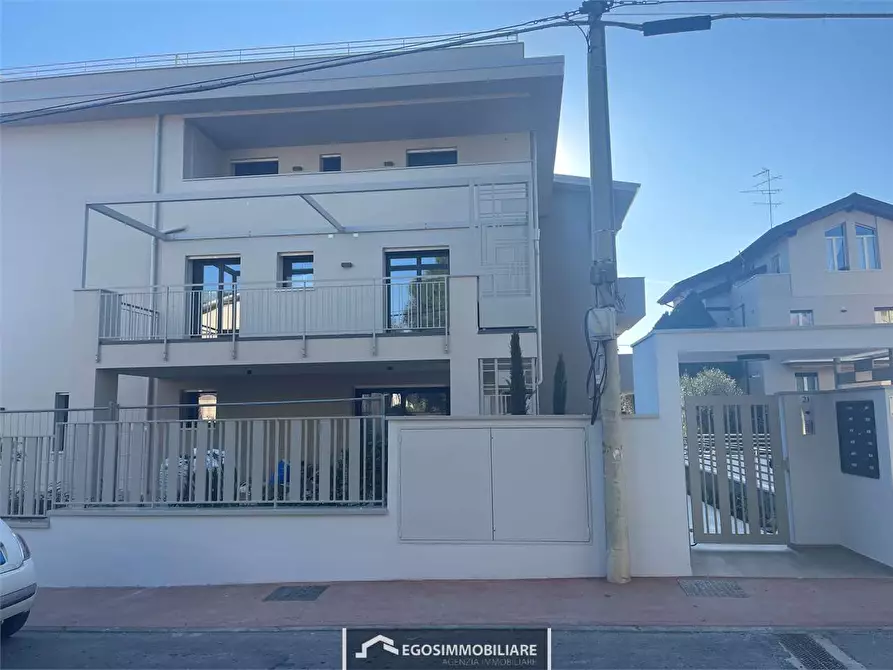 Immagine 1 di Appartamento in vendita  in Via Sirmione 21 a Desenzano Del Garda