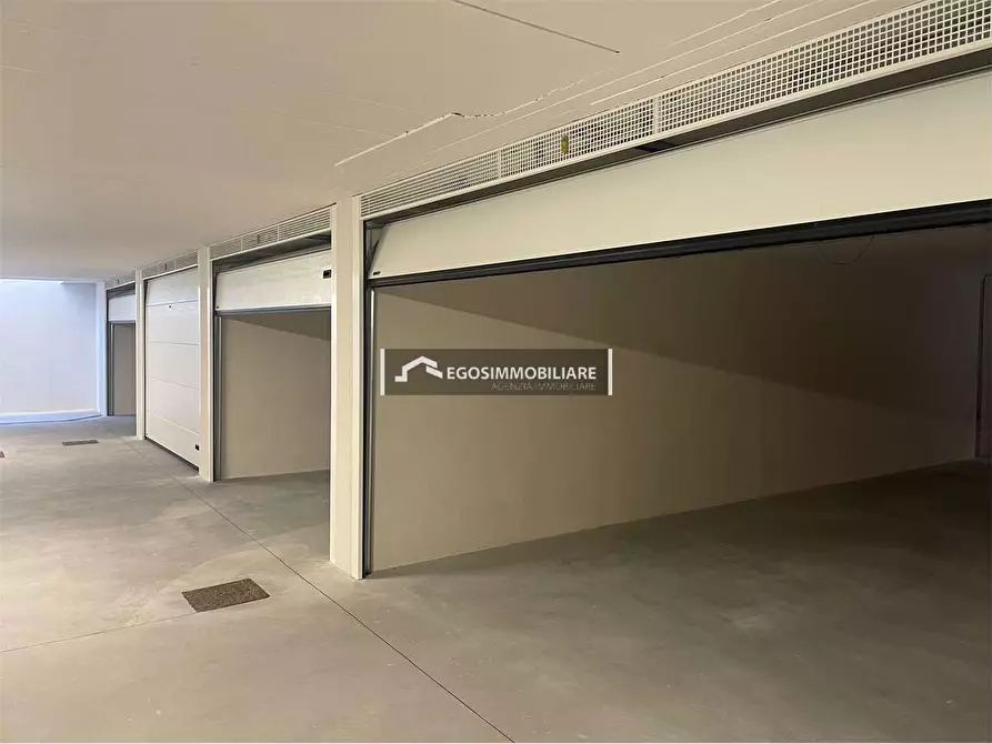 Immagine 21 di Appartamento in vendita  in Via Sirmione 21 a Desenzano Del Garda