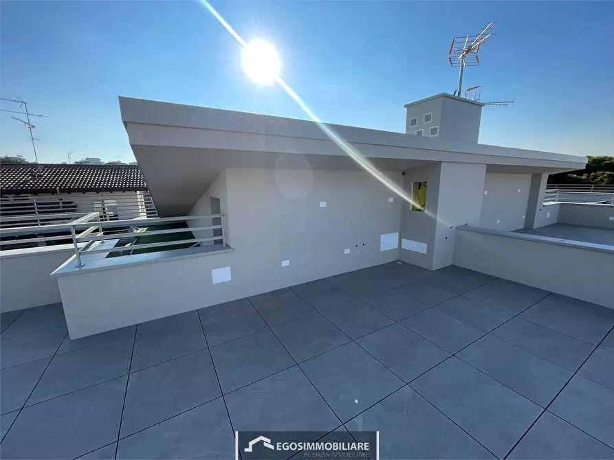 Immagine 18 di Attico in vendita  in Via Sirmione 21 a Desenzano Del Garda