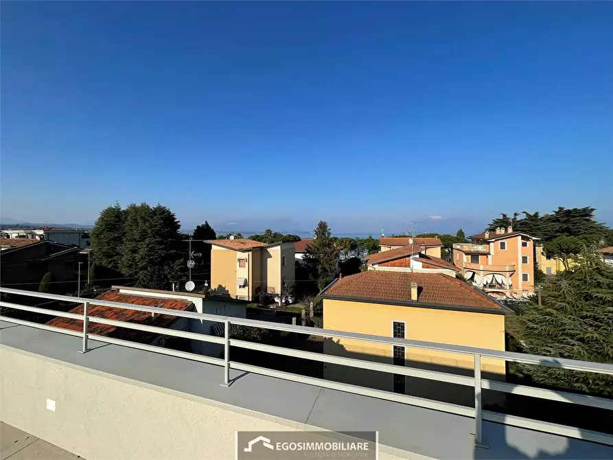 Immagine 29 di Attico in vendita  in Via Sirmione 21 a Desenzano Del Garda