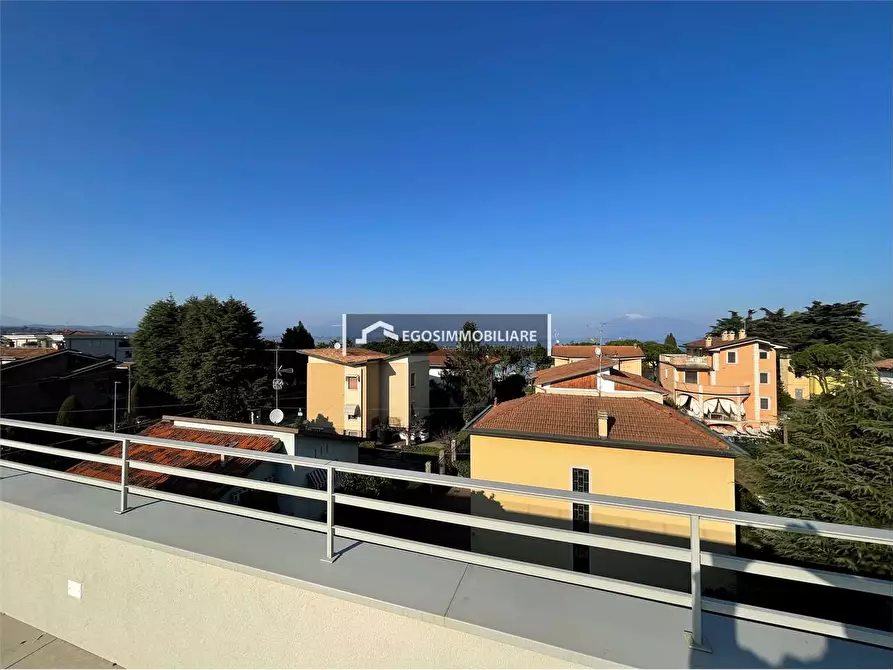 Immagine 29 di Attico in vendita  in Via Sirmione 21 a Desenzano Del Garda