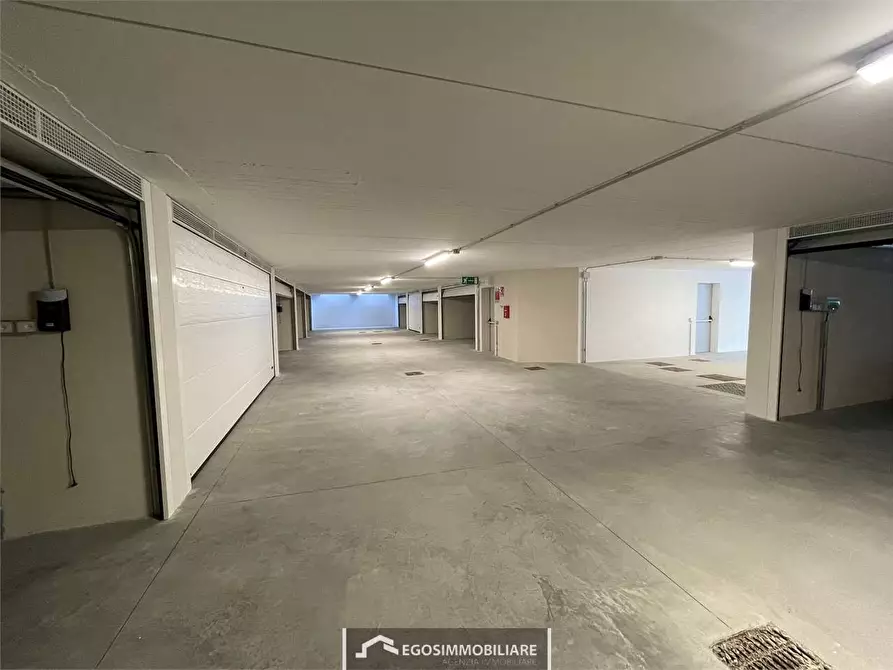 Immagine 25 di Attico in vendita  in Via Sirmione 21 a Desenzano Del Garda