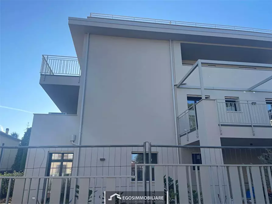 Immagine 27 di Attico in vendita  in Via Sirmione 21 a Desenzano Del Garda