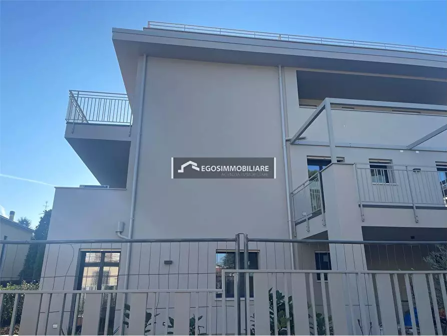 Immagine 27 di Attico in vendita  in Via Sirmione 21 a Desenzano Del Garda