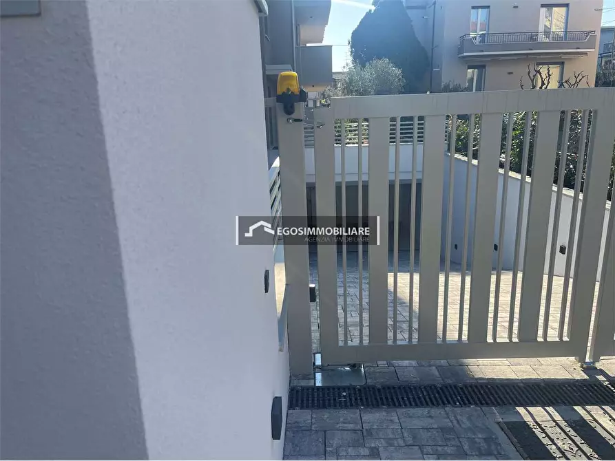 Immagine 28 di Attico in vendita  in Via Sirmione 21 a Desenzano Del Garda