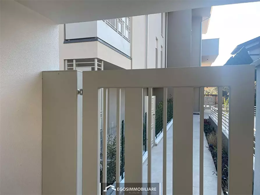 Immagine 4 di Attico in vendita  in Via Sirmione 21 a Desenzano Del Garda