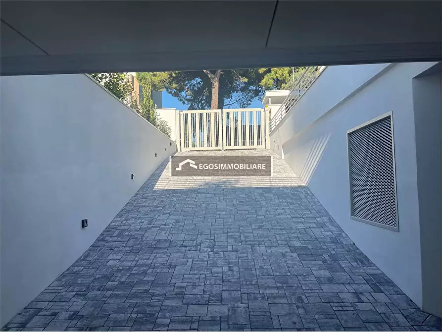 Immagine 35 di Attico in vendita  in Via Sirmione 21 a Desenzano Del Garda