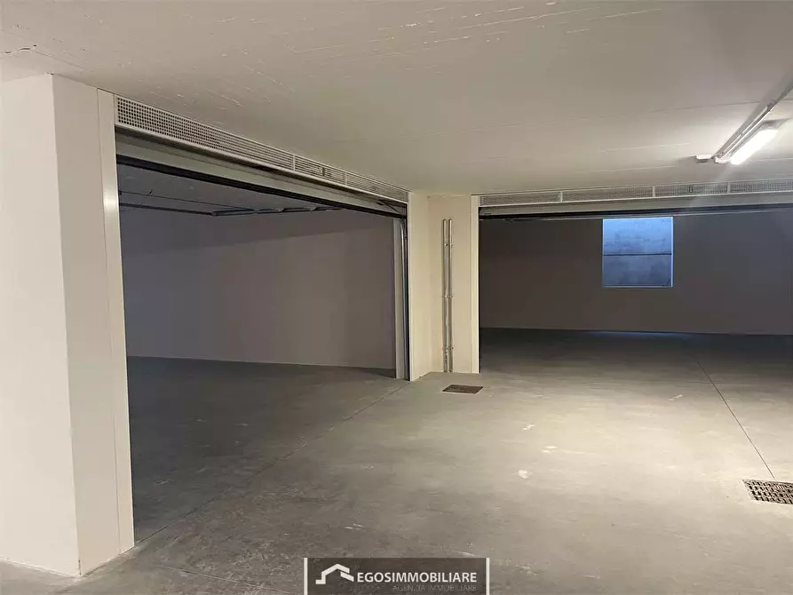 Immagine 39 di Attico in vendita  in Via Sirmione 21 a Desenzano Del Garda