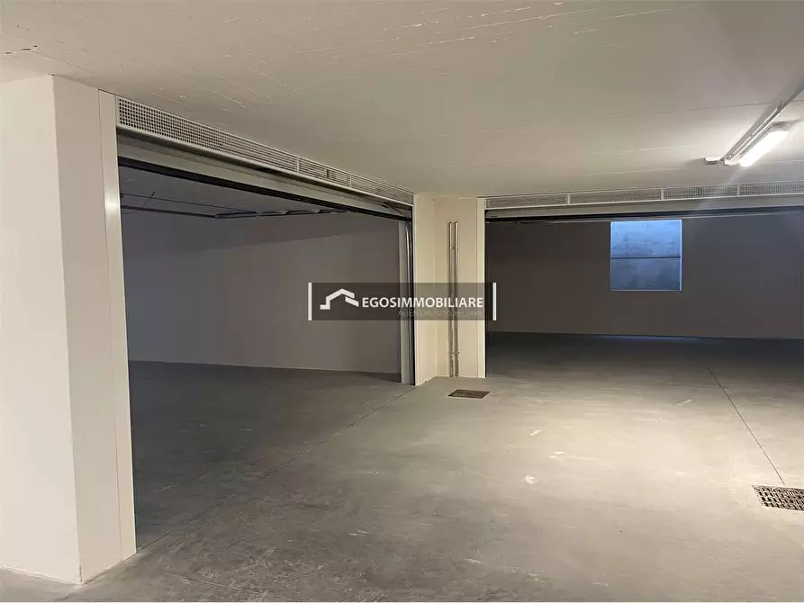 Immagine 39 di Attico in vendita  in Via Sirmione 21 a Desenzano Del Garda