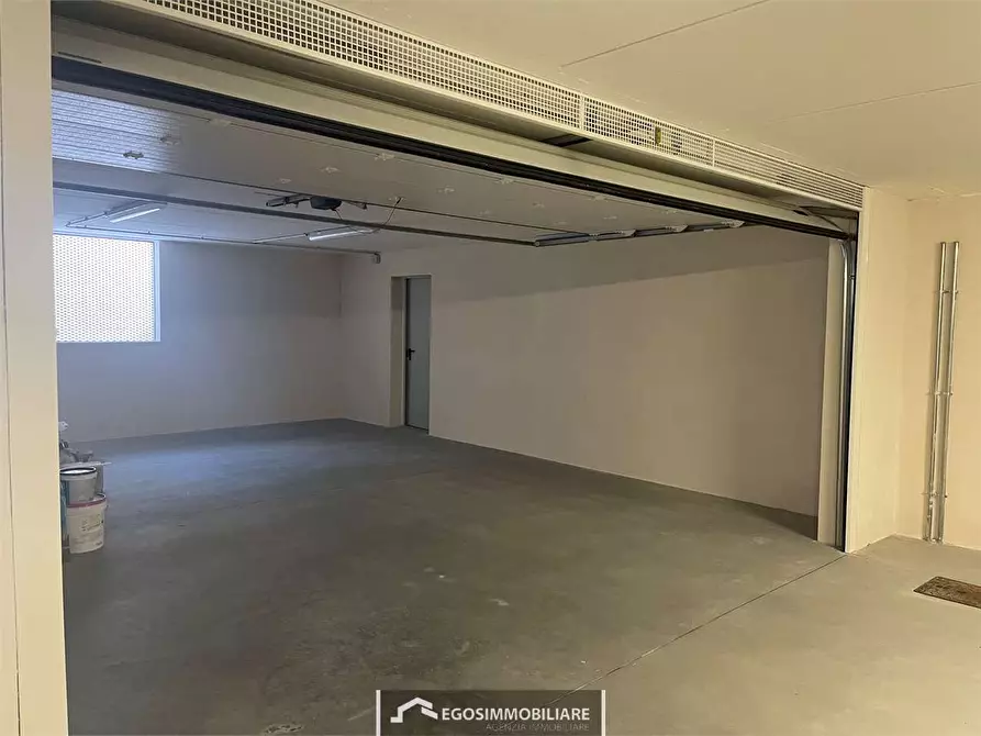 Immagine 40 di Attico in vendita  in Via Sirmione 21 a Desenzano Del Garda