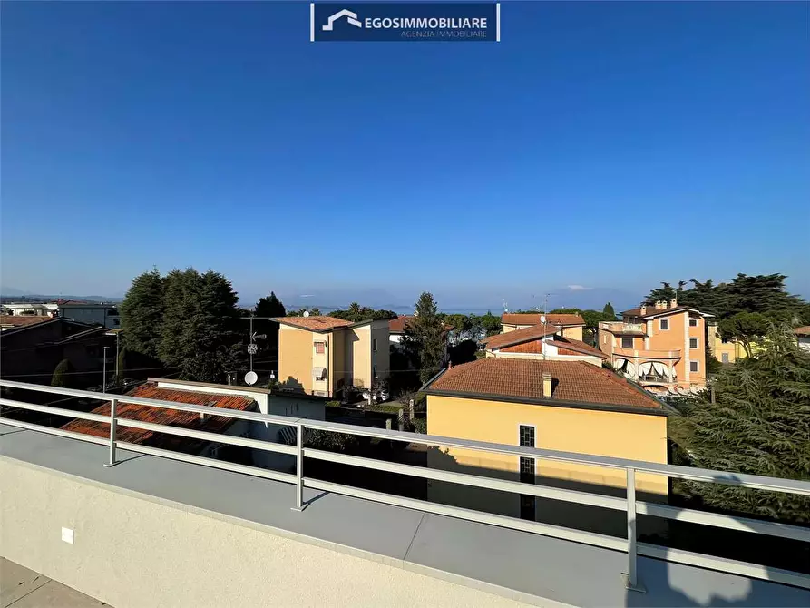 Immagine 4 di Trilocale in vendita  in Via Sirmione 21 a Desenzano Del Garda