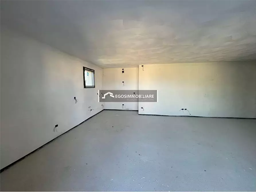 Immagine 9 di Trilocale in vendita  in Via Sirmione 21 a Desenzano Del Garda