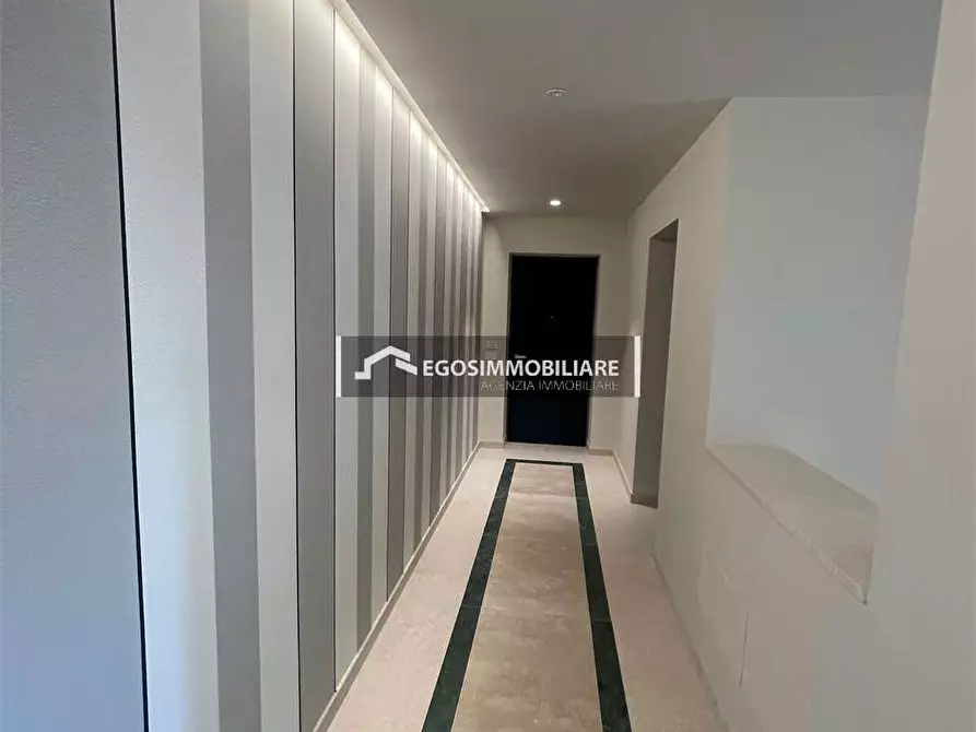 Immagine 2 di Trilocale in vendita  in Via Sirmione 21 a Desenzano Del Garda