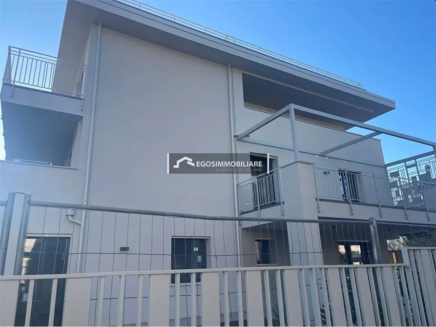 Immagine 6 di Trilocale in vendita  in Via Sirmione 21 a Desenzano Del Garda