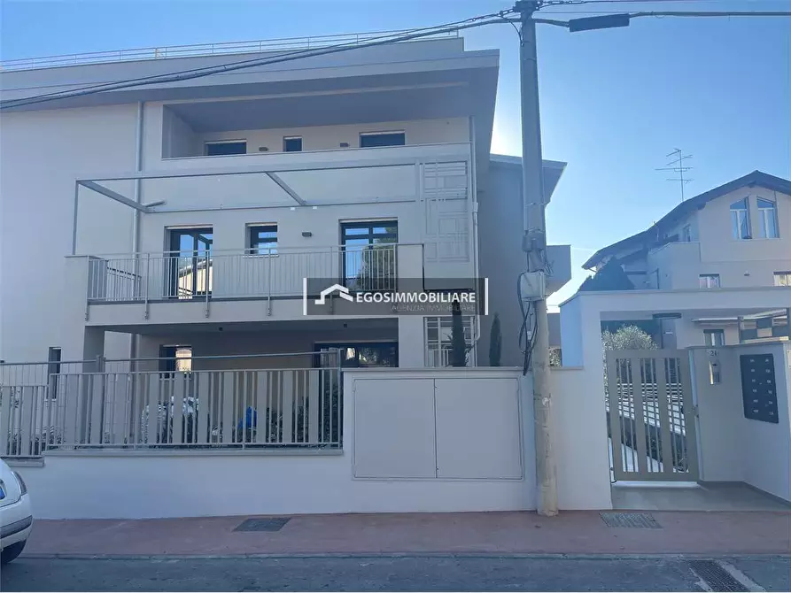 Immagine 8 di Trilocale in vendita  in Via Sirmione 21 a Desenzano Del Garda