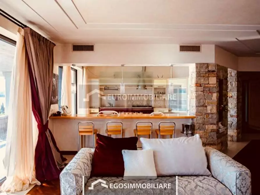 Immagine 3 di Villa in vendita  a Padenghe Sul Garda