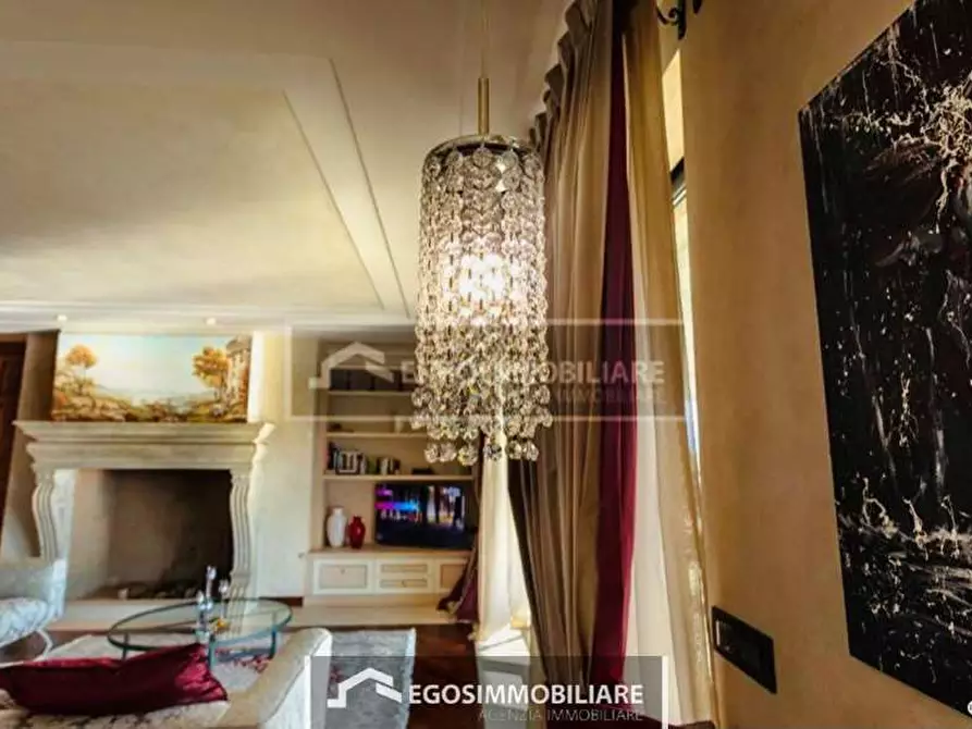 Immagine 4 di Villa in vendita  a Padenghe Sul Garda