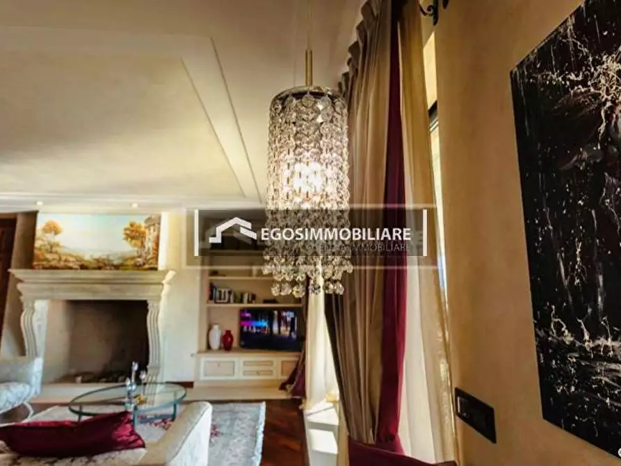 Immagine 4 di Villa in vendita  a Padenghe Sul Garda