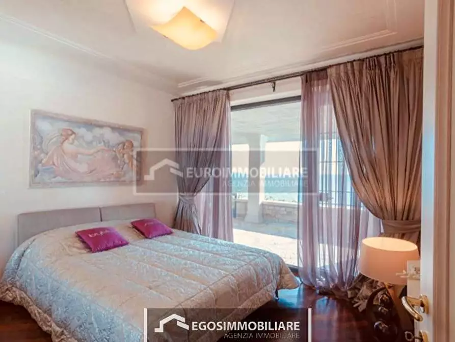 Immagine 12 di Villa in vendita  a Padenghe Sul Garda
