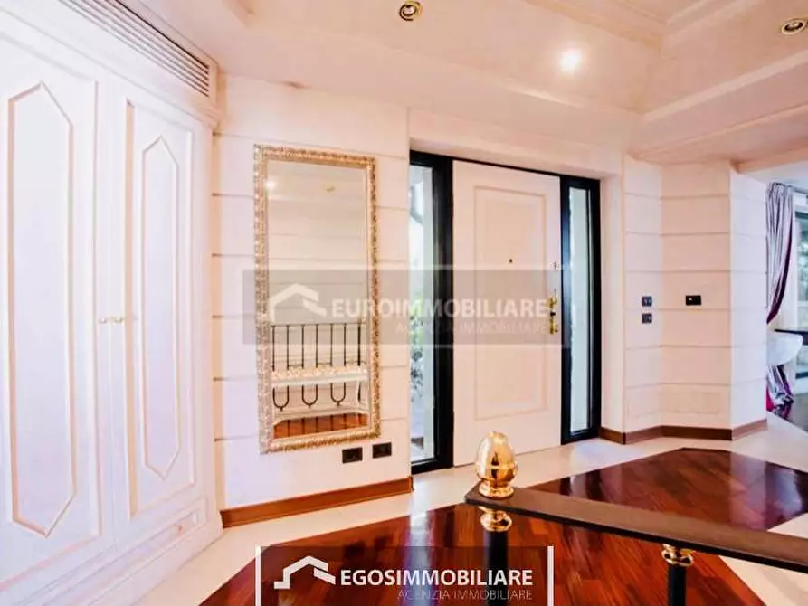 Immagine 6 di Villa in vendita  a Padenghe Sul Garda