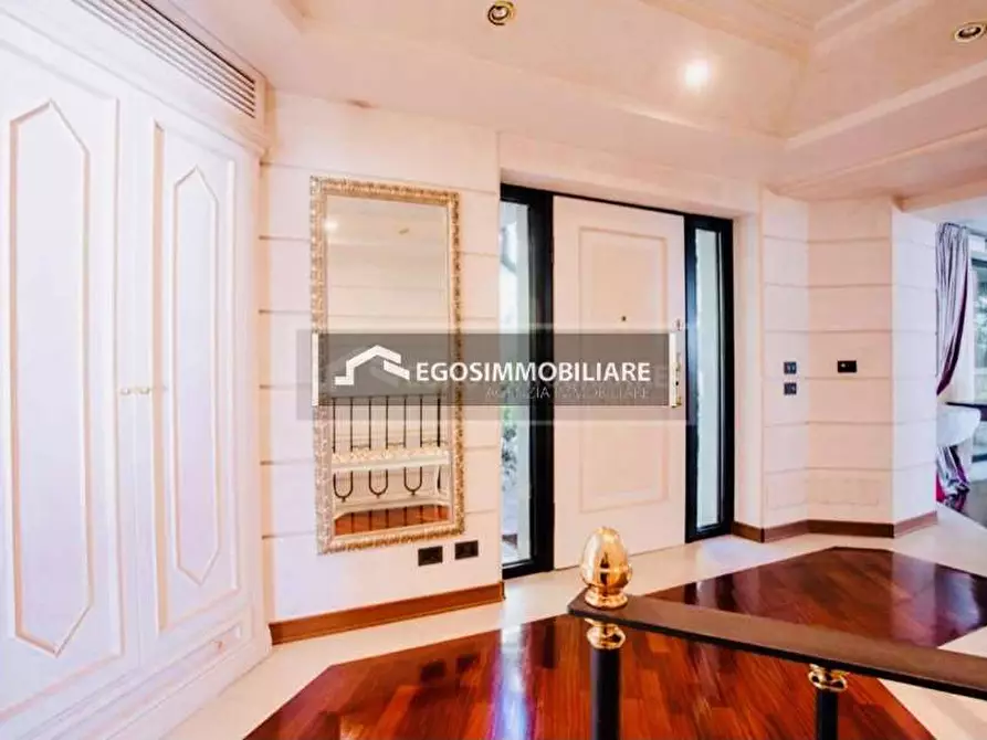 Immagine 6 di Villa in vendita  a Padenghe Sul Garda