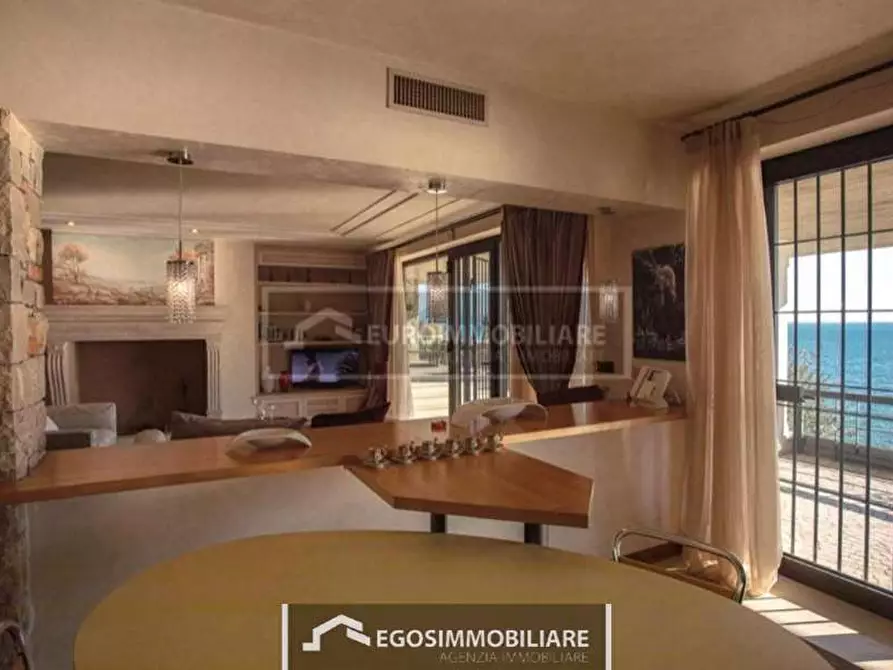 Immagine 13 di Villa in vendita  a Padenghe Sul Garda